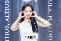 [포토] 이달의소녀 비비 '훔치고 싶은 얼굴 하트'