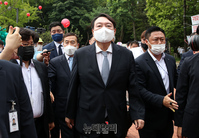 [포토] 대선출마 기자회견장에 도착한 윤석열