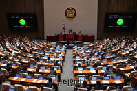 [포토] 대체공휴일법 국회 통과