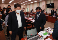 [포토] 법사위 떠나는 여야 의원들
