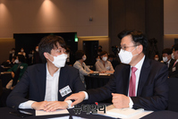 [포토] 출판기념회서 만나  황교안-이준석