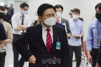 [포토] 소통관 들어서는 황교안 전 대표