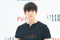 [포토]배우 지성 "악마판사로 돌아왔습니다"