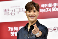 [포토] 신정윤 "일일드라마 '빨강구두' 많이 사랑해주세요"