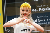 [포토] 첫 솔로앨범으로 돌아온 전소연 "삠삠버거 드시러 오세요"