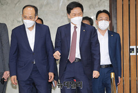 [포토] 원내대책회의 참석하는 김기현 국민의힘 원내대표