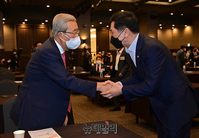 [포토] 원희룡 지지모임 출범식, 악수나누는 김기현-김종인