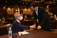 [포토] 원희룡 지지모임 출범식서 만난 김종인-정진석