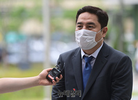 [포토] 이재명 상대 손배소 공판 출석하는 강용석