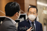 [포토] 취재진 질문에 답하는 권영세 국민의힘 대외협력위원장