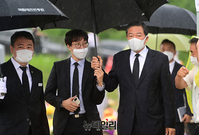 [포토] 고 최영섭 대령 안장식 참석한 황기철 국가보훈처장