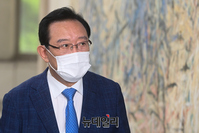 [포토] 공판 출석하는 송철호 울산시장