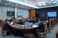 [포토] 수도권 특별방역점검회의 주재하는 文대통령