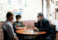 [포토] 삼각지 자영업자 찾은 윤석열