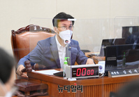 [포토] 의사진행 하는 김민석 보건복지위원장