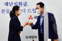 [포토] 인사 나누는 성일종·권은희