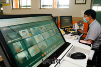 [포토] '확진자 폭증' 수도권 학교 오늘부터 전면 온라인 수업