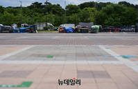 [포토] 거리두기4단계 격상에 텅 빈 모란오일장