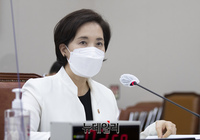 [포토] 답변하는 유은혜 사회부총리 겸 교육부 장관