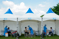 [포토] 국회 임시선별진료소서 검체검사 받는 관계자들