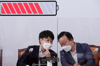 [포토] 대화 나누는 이준석·김재원