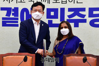 [포토] 스리프리야 란가나탄 주한인도대사 접견하는 송영길 대표