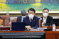 [포토] 국회 출석한 은성수 금융위원장