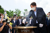 [포토] 대구 2.28기념탑 참배하는 윤석열