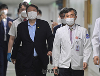 [포토] 대구동산병원 방문한 윤석열