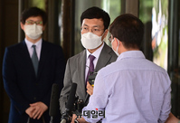 [포토] 김경수 징역2년 확정에 입장 밝히는 변호인