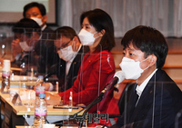 [포토] 자영업자와 현안간담회 갖는 이준석 국민의힘 대표