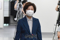 [포토] 소통관 들어서는 추미애 전 장관