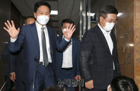 [포토] 국회 의장실 떠나는 윤호중·김기현