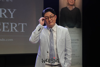[포토] 지적인 분위기 풍기는 가수 김현철
