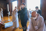 [포토] 월주스님 영결식 참석한 윤석열 총장