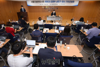 [포토] '공정한 법조생태계 확립' 등 주제로 발언하는 김정욱 서울변호사 회장