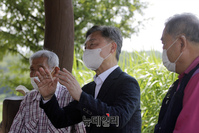 [포토] 접경지역 주민들과 대화 나누는 최재형 전 감사원장