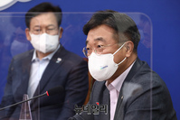 [포토] 모두발언하는 윤호중 더불어민주당 원내대표