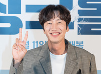 [포토] 배우 이광수 "싱크홀 주연 맡았어요"