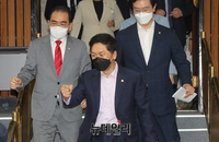 [포토] 원내대책회의 참석하는 김기현 국민의힘 원내대표
