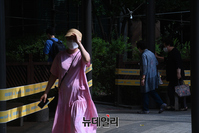 [포토] 이어지는 거리두기에 폐쇄된 다중이용시설물