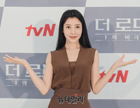 [포토] 등신대 몸매 자랑하는 배우 윤세아