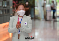 [포토] 동메달 봉납식 행사장 입장하는 여서정 선수