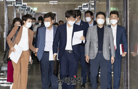 [포토] 최고위원회의 참석하는 국민의힘 지도부