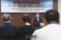 [포토] 만민토론회서 인사말 하는 김대환 전 장관 