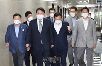 [포토] 입장하는 윤석열 대선 예비후보