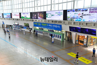 [포토] 광복절 연휴 앞두고 한산한 서울역