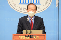 [포토] 탈원전 관련 기자회견 갖는 장기표