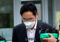 [포토] 구치소 나와 고개숙인 이재용