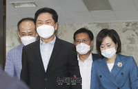 [포토] 입장하는 김기현 국민의힘 원내대표